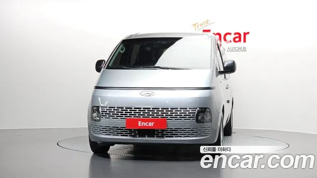 Hyundai Staria 2023 thumb 2