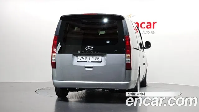 Hyundai Staria 2023 thumb 3