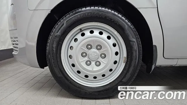 Hyundai Staria 2023 thumb 4