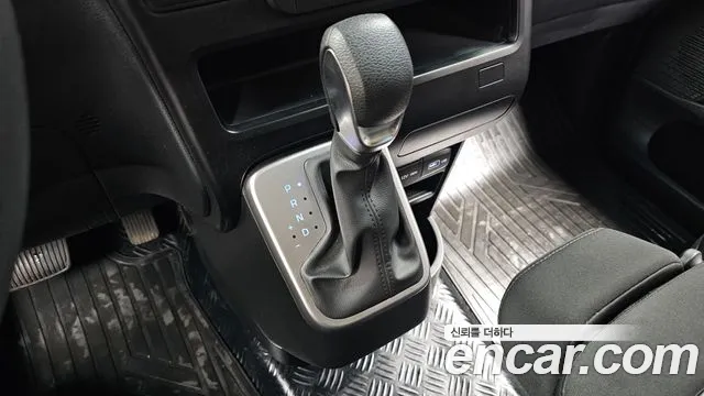Hyundai Staria 2023 thumb 8