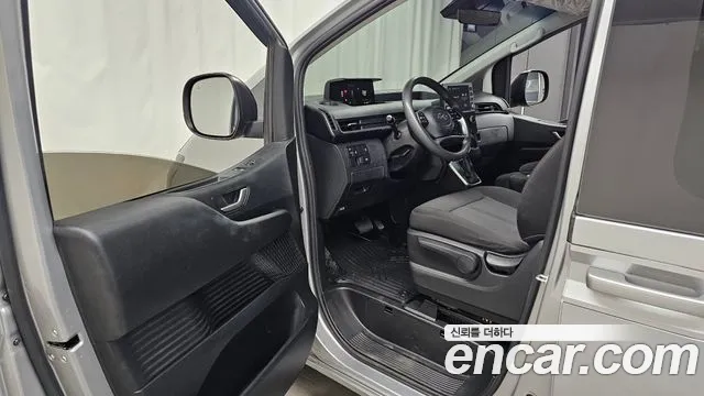 Hyundai Staria 2023 thumb 9
