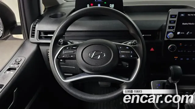 Hyundai Staria 2023 thumb 11