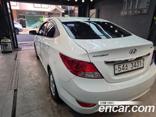 Hyundai Accent 2012 thumb 6