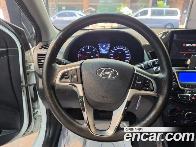Hyundai Accent 2012 thumb 9