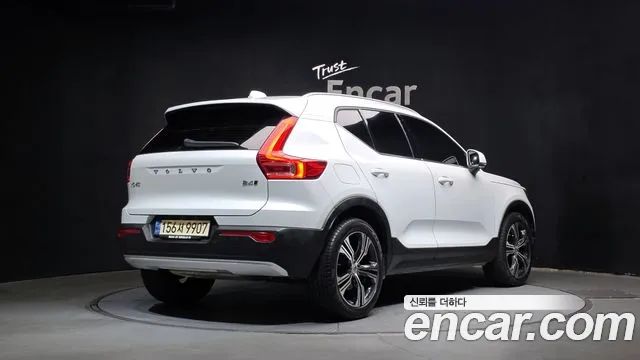 Volvo XC40 2021 thumb 2