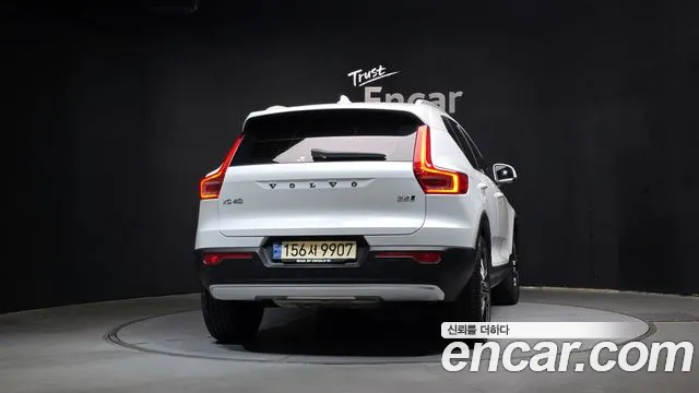 Volvo XC40 2021 thumb 4