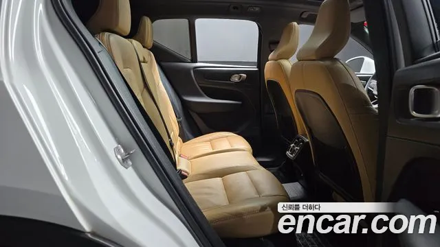 Volvo XC40 2021 thumb 11