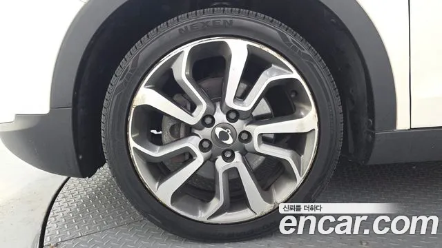 KG_Mobility_Ssangyong TIBOLI 2015 thumb 5