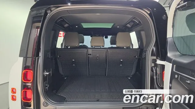 Land Rover Defender 2025 thumb 10