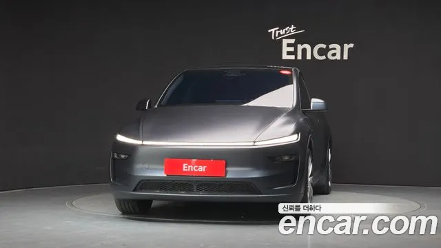 Tesla Model Y 2025 thumb 3
