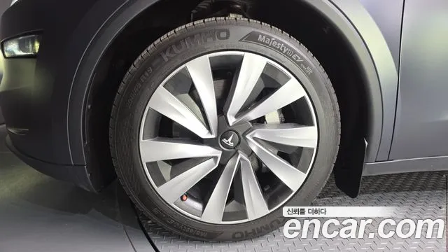 Tesla Model Y 2025 thumb 5