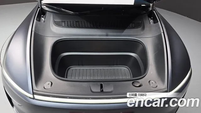 Tesla Model Y 2025 thumb 6