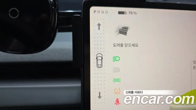 Tesla Model Y 2025 thumb 9