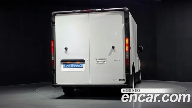 Hyundai Staria 2024 thumb 4