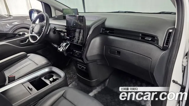 Hyundai Staria 2024 thumb 7