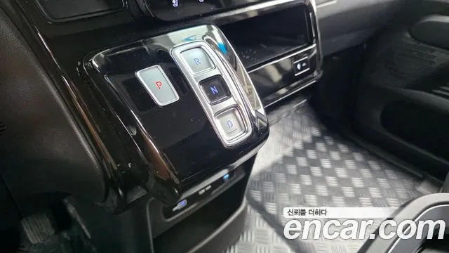 Hyundai Staria 2024 thumb 9