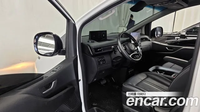 Hyundai Staria 2024 thumb 10