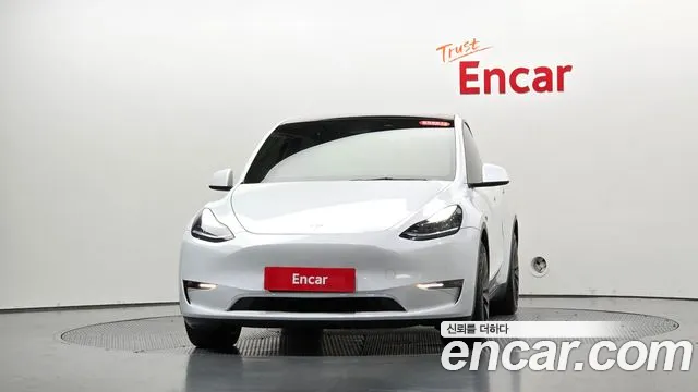 Tesla Model Y 2021 thumb 2