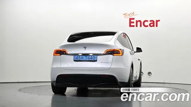 Tesla Model Y 2021 thumb 3