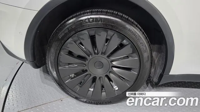 Tesla Model Y 2021 thumb 4