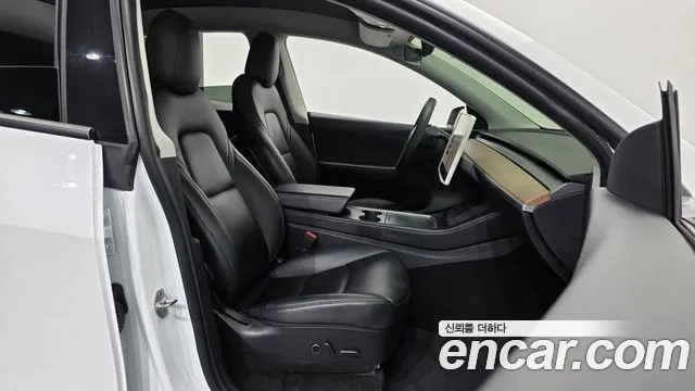 Tesla Model Y 2021 thumb 10