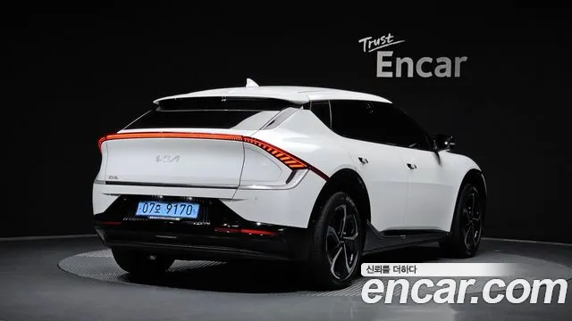 Kia EV6 2023 thumb 2