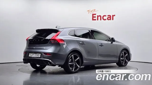 Volvo V40 2016 thumb 2