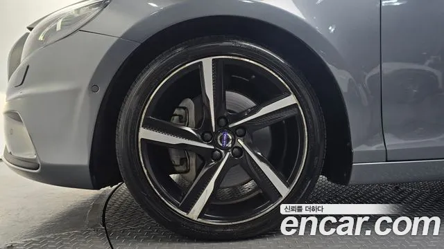 Volvo V40 2016 thumb 5