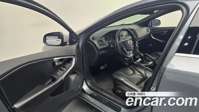Volvo V40 2016 thumb 11