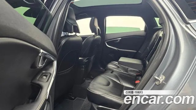 Volvo V40 2016 thumb 12