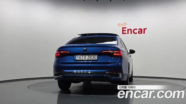 Volkswagen Jetta 2023 thumb 3