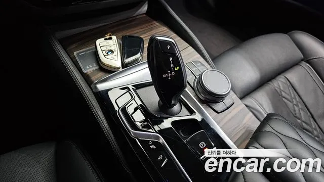 BMW 5-Series 2023 thumb 8
