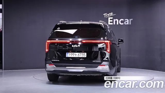 Kia Carnival 2023 thumb 3