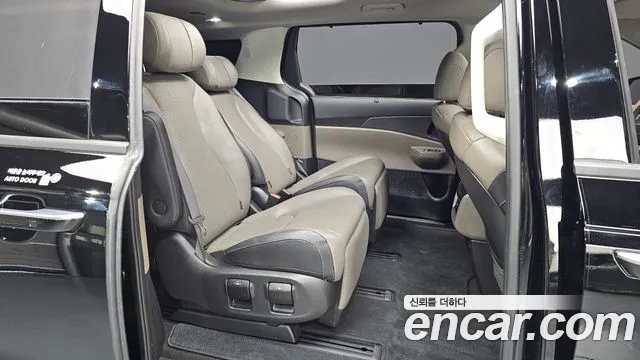 Kia Carnival 2023 thumb 10