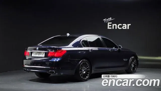 BMW 7-Series 2012 thumb 2