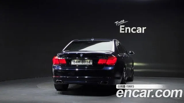 BMW 7-Series 2012 thumb 4
