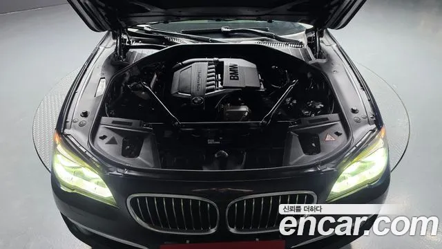 BMW 7-Series 2012 thumb 6