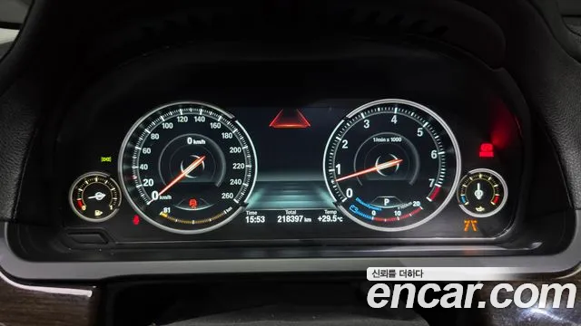 BMW 7-Series 2012 thumb 8