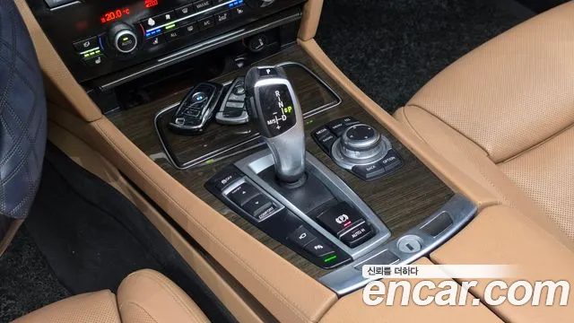 BMW 7-Series 2012 thumb 9