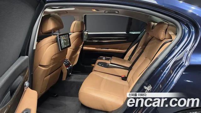 BMW 7-Series 2012 thumb 11