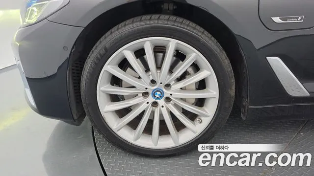 BMW 5-Series 2022 thumb 5
