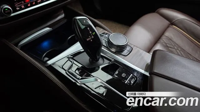 BMW 5-Series 2022 thumb 9
