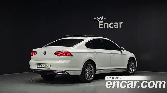 Volkswagen Passat (North America and China) 2021 thumb 2