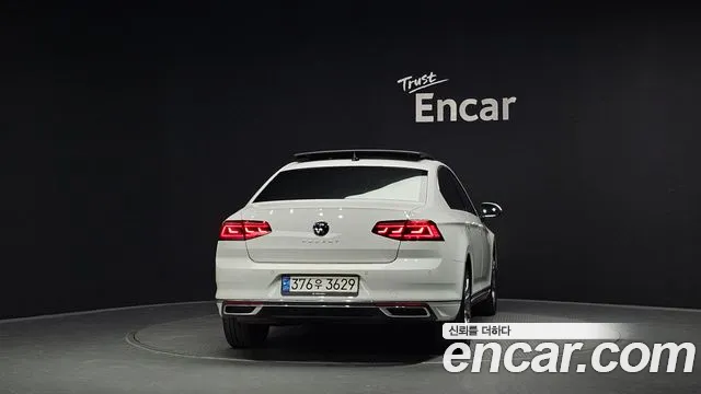 Volkswagen Passat (North America and China) 2021 thumb 4