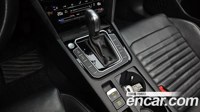 Volkswagen Passat (North America and China) 2021 thumb 9