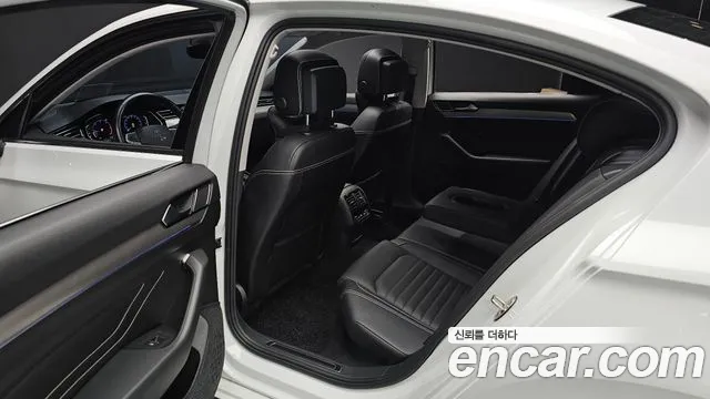 Volkswagen Passat (North America and China) 2021 thumb 12