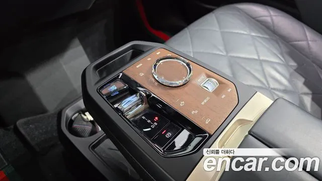 BMW iX 2022 thumb 8