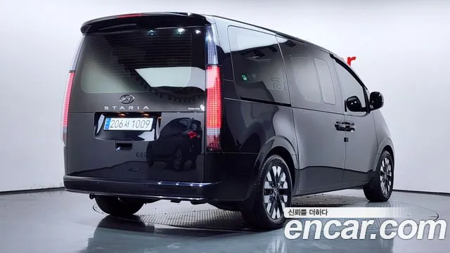Hyundai Staria 2023 thumb 2
