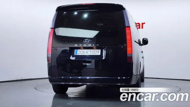 Hyundai Staria 2023 thumb 4