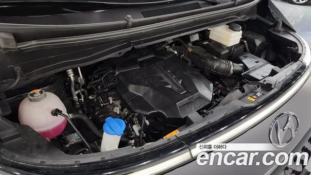 Hyundai Staria 2023 thumb 6